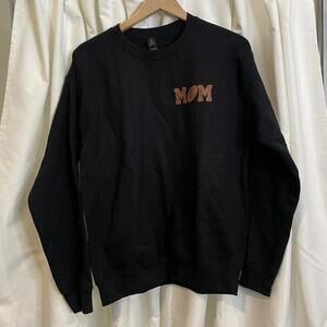 Gildan black crewneck sweatshirt with "MOM" and football graphic size medium